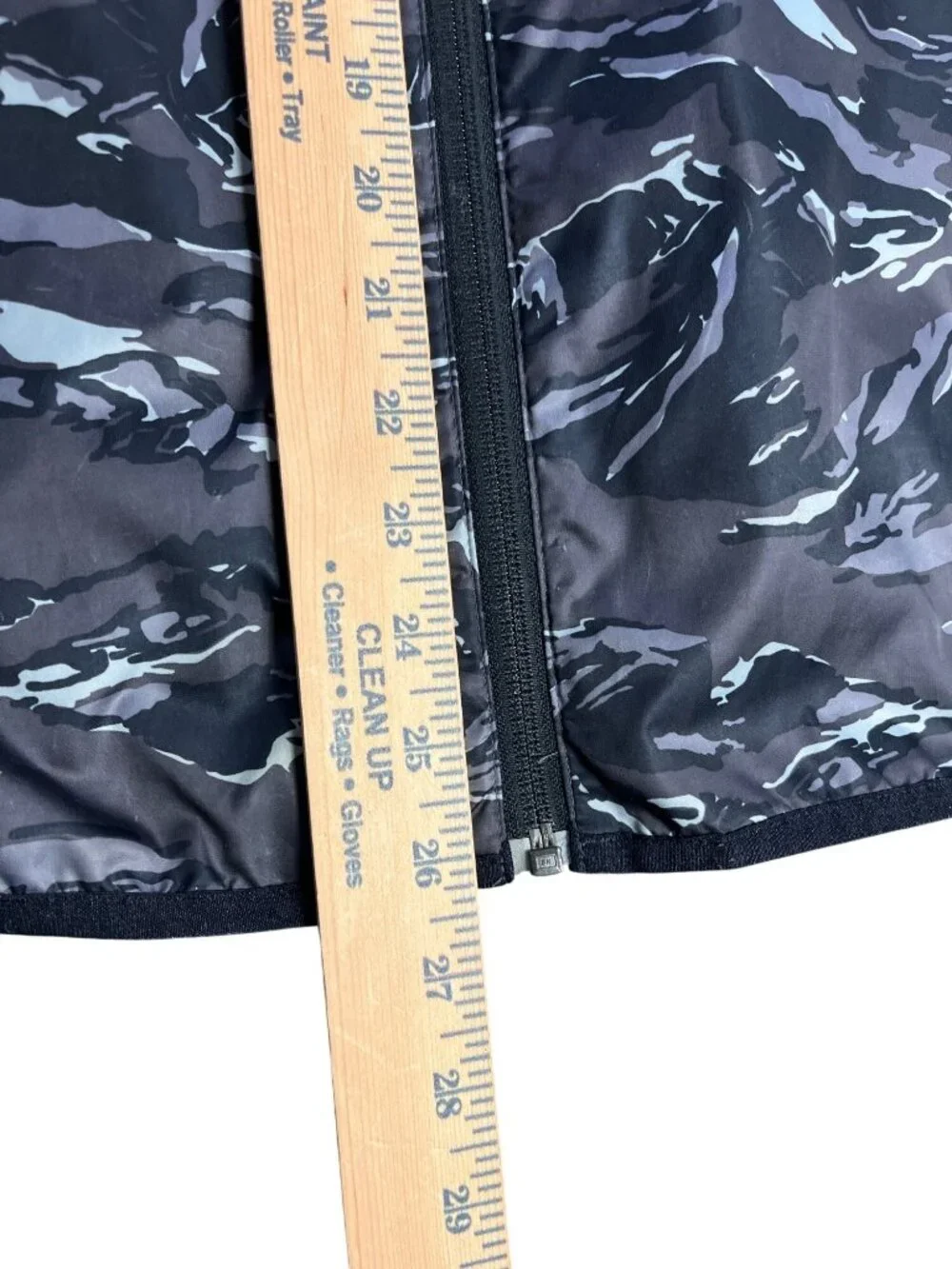 Nike Mens Camo Hooded Windbreaker Jacket L Black & Gray Polyester Small rip